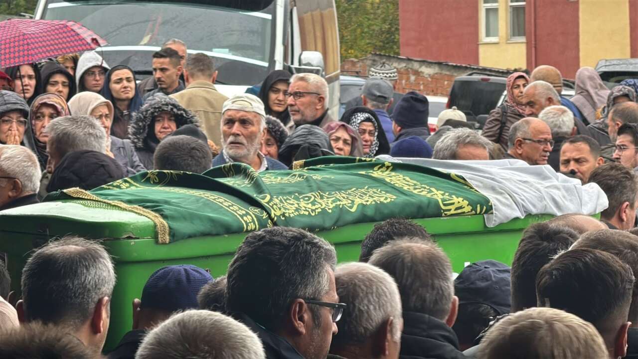 Doğum gününde hayatını kaybetti! Tabutuna serilen gelinlik yürekleri yaktı 4